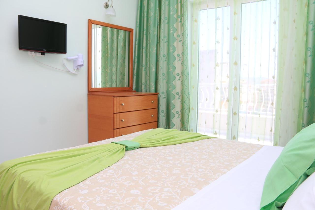 Isabela Apartments Σαράντα Εξωτερικό φωτογραφία
